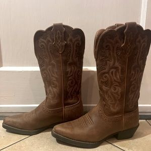 Super cute Justin cowgirl boots